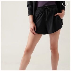 Athleta Crossroads Short EUC Black Small